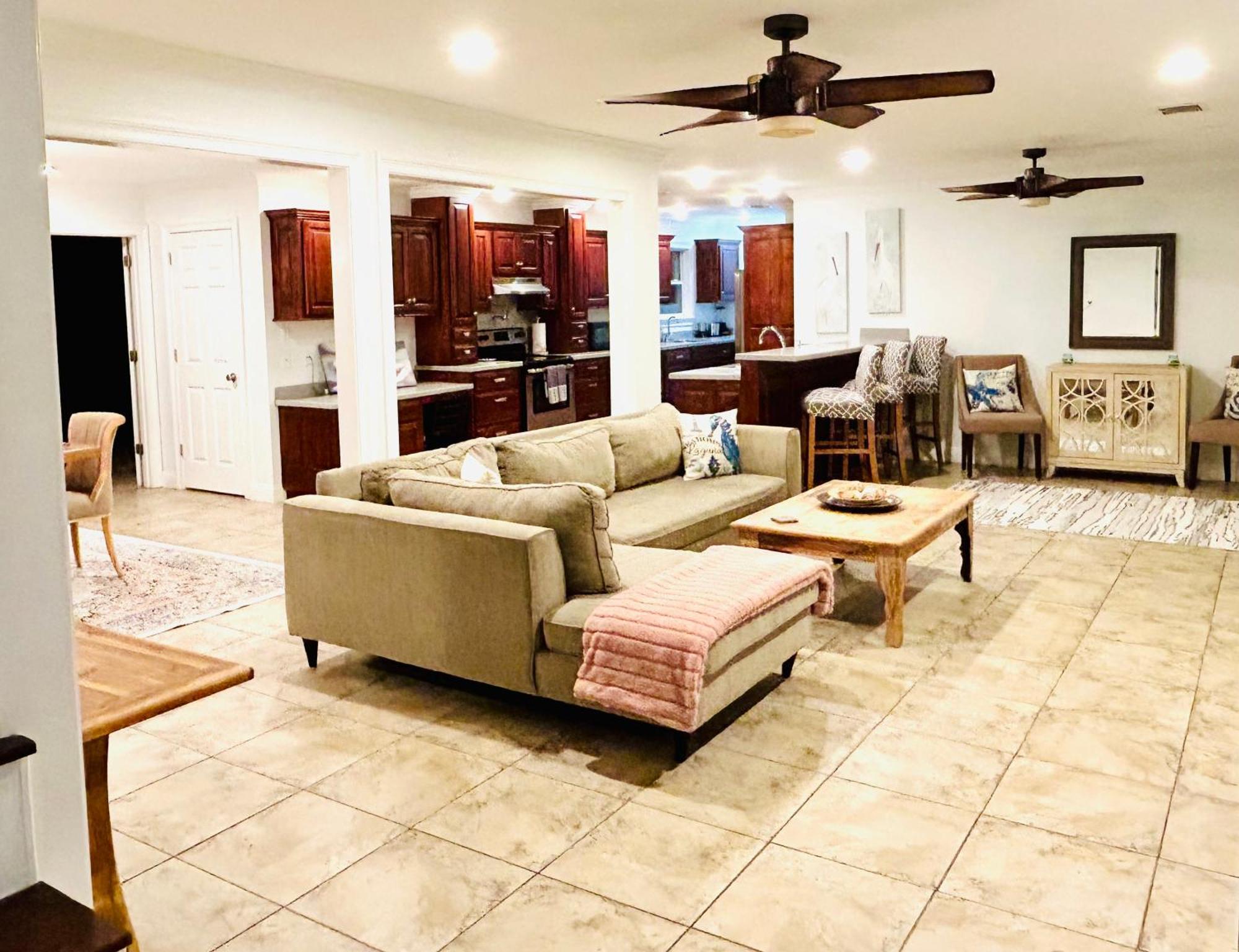 4/3 Home Centrally Located, Beach, Casino, Airport, Dining, Golfing, Shopping, Entertainment Gulfport Luaran gambar